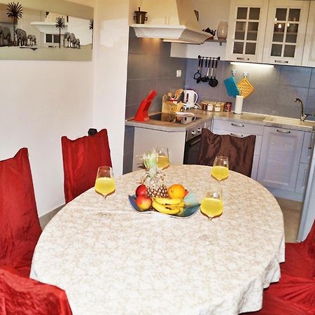 Apartments By The Sea Krilo Jesenice, Omis - 15145 Jesenice  Rum bild