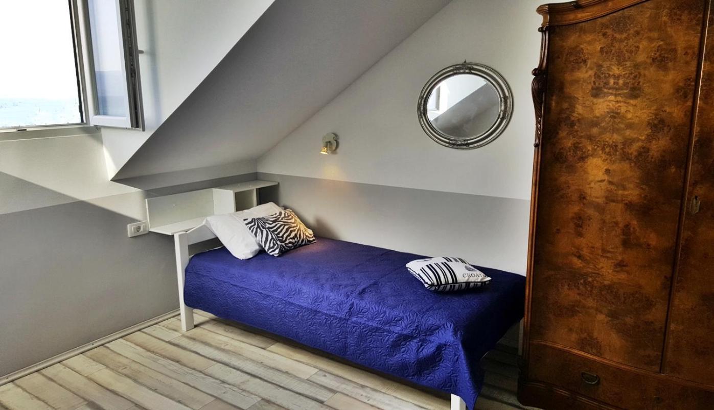 Apartments By The Sea Krilo Jesenice, Omis - 15145 Jesenice  Rum bild