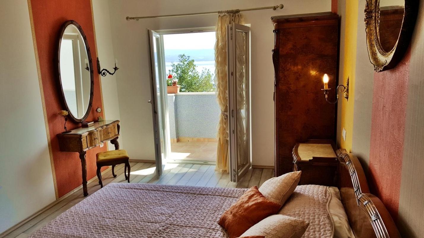 Apartments By The Sea Krilo Jesenice, Omis - 15145 Jesenice  Rum bild
